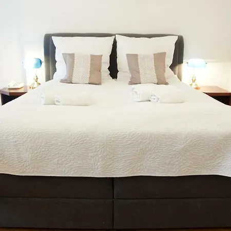 Goscinne Dom Literatury Varsó