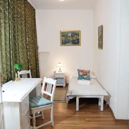 Goscinne Dom Literatury 3* Varsó