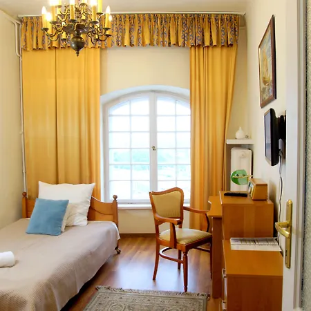 فندق مبيت وإفطار Goscinne Dom Literatury 3*