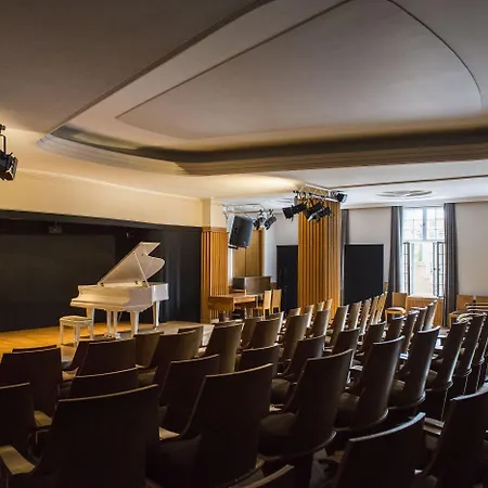 فندق مبيت وإفطار Goscinne Dom Literatury