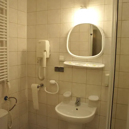 Goscinne Dom Literatury Bed & Breakfast 3*