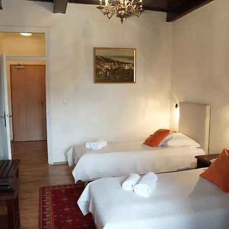 Goscinne Dom Literatury 3* وارسو