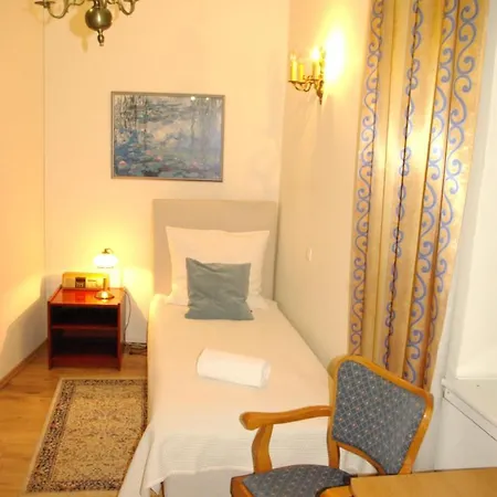 Goscinne Dom Literatury فندق مبيت وإفطار وارسو