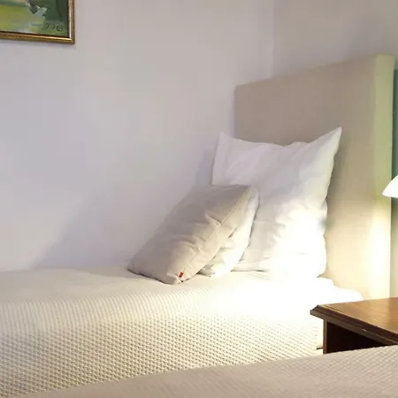 Goscinne Dom Literatury 3*