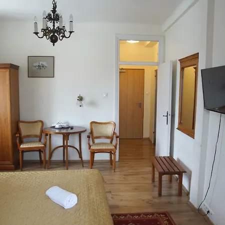 Panzió Goscinne Dom Literatury Varsó
