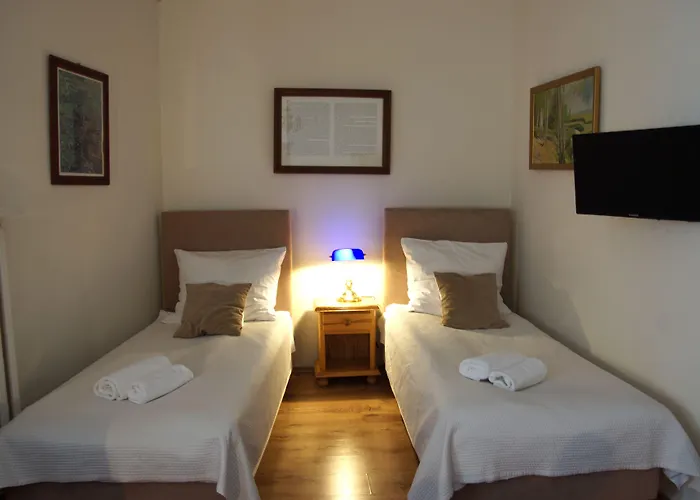 Bed & Breakfast Goscinne Dom Literatury 3*