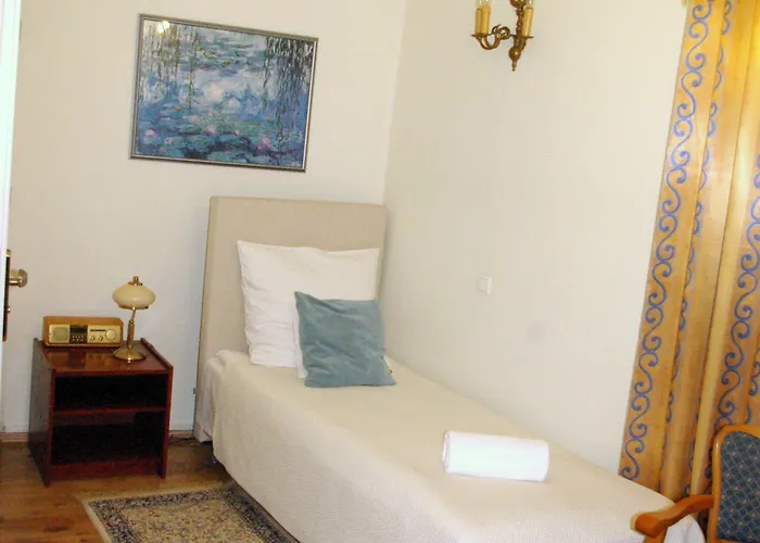 Goscinne Dom Literatury Bed & Breakfast 3*