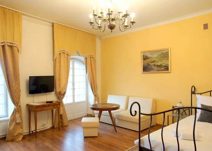 Bed & Breakfast Goscinne Dom Literatury 3*