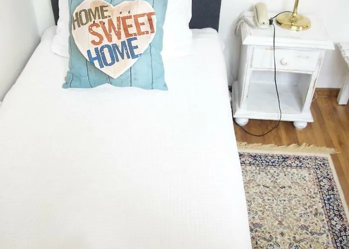 Bed & Breakfast Goscinne Dom Literatury Warszawa