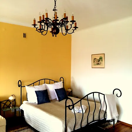 Goscinne Dom Literatury Bed and Breakfast