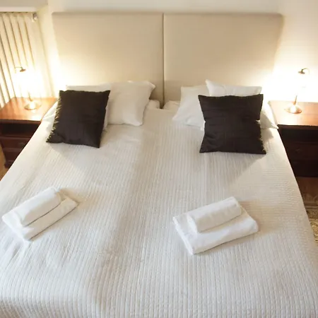 Goscinne Dom Literatury Bed and Breakfast